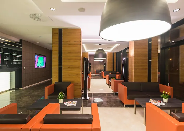 Q Hotel Plus Краків